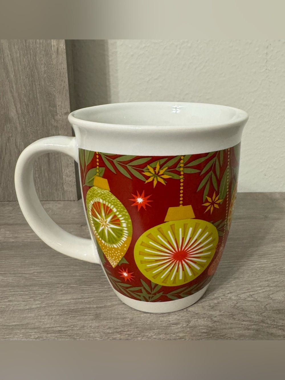 Royal Norfolk white ceramic Christmas mug featuring a pattern of retro-style orn